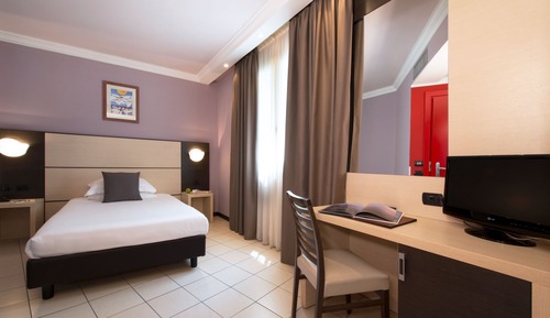 Classic Double Room Single Use, 1 Large Twin Bed