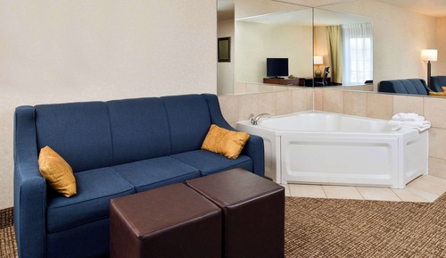 Suite, 1 King Bed with Sofa bed, Non Smoking, Kitchenette (Whirlpool, Living Room)