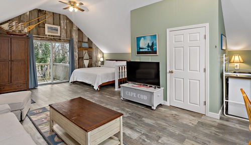 Standard Suite, Non Smoking (Sail Loft - No Pets)