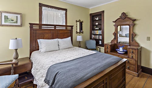Standard Room, 1 Queen Bed (No Pets)
