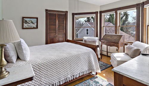 Deluxe Room, 1 Queen Bed (No Pets)