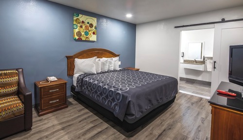 Standard Single Room, 1 King Bed, Accessible, Private Bathroom