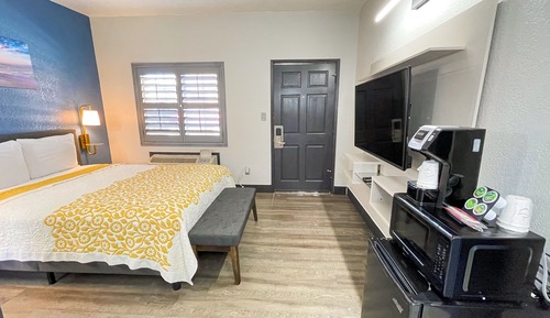 Standard Room, 1 Queen Bed