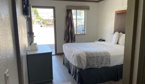 Basic Room, 1 Queen Bed