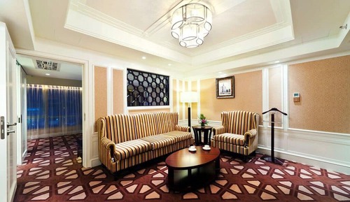 Paramount Suite