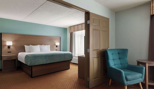 Suite, 1 King Bed, Non Smoking (One-Bedroom)
