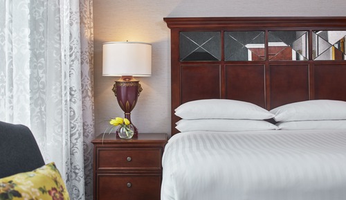 Deluxe Room, 1 King Bed (Mobility/Hearing Accessible, Tub)