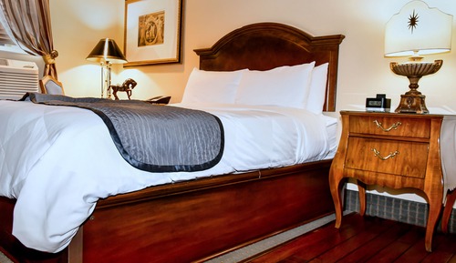 Deluxe Room, 1 Queen Bed