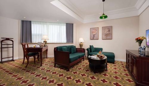 Deluxe King Suite