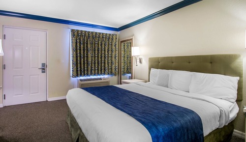 Standard Room, 1 King Bed, Non Smoking