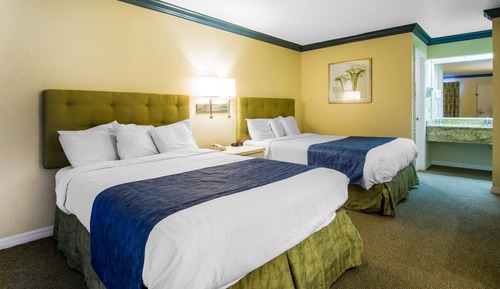 Room, 2 Queen Beds, Accessible, Non Smoking (Accessible Tub)