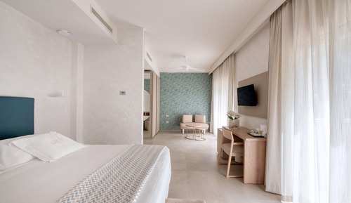 Junior Suite, Multiple Beds, Non Smoking, Balcony