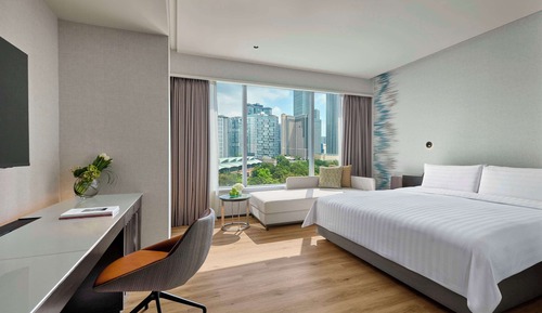 Deluxe Room, 1 King Bed, Garden View
