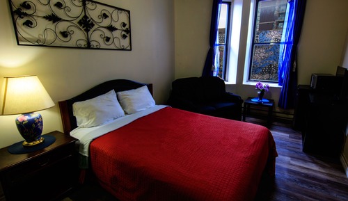 Standard Room, 1 Queen Bed, Private Bathroom