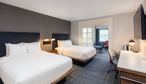 Suite, 2 Bedrooms (Mobility/Hearing Access, Roll-In Shwr)