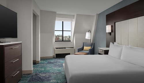 Suite, 1 King Bed, Accessible, Bathtub (Mini Fridge/Microwave)