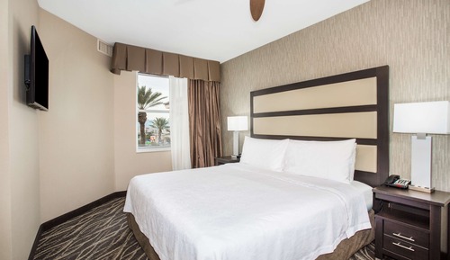 Suite, 2 Bedrooms, Non Smoking (1 King and 2 Queen Beds)