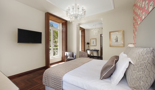 Junior Suite (with Jacuzzi)