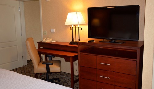 Suite, 1 King Bed with Sofa bed, Accessible (Roll-in Shower)