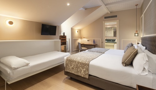 Triple Room (3 adults)