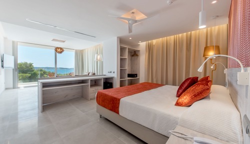 Junior Suite, Hot Tub, Garden View