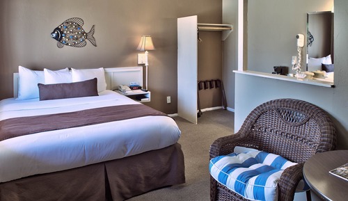 One Queen Bed, 1st Floor