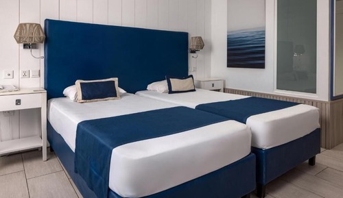 Double or Twin Room (Land View)