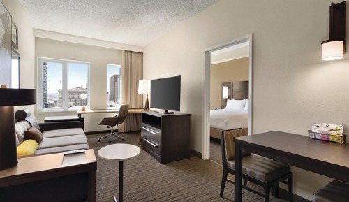 Suite, 2 Bedrooms (Mobility Accessible, Roll-In Shower)