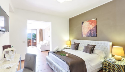 Suite, Sea View