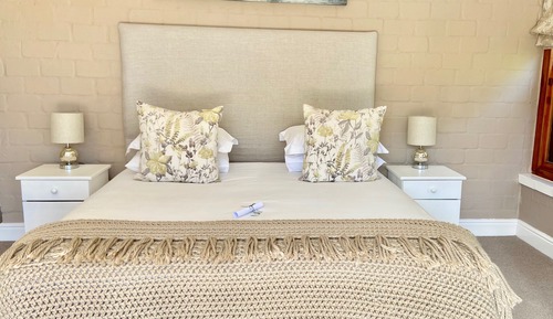 Suite, Poolside