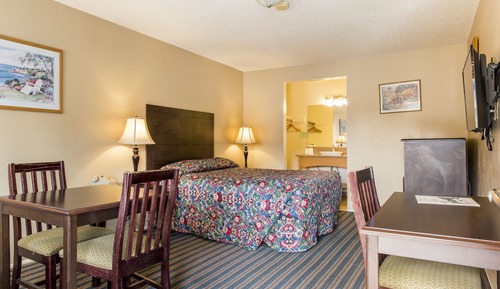 Standard Room, 1 Queen Bed