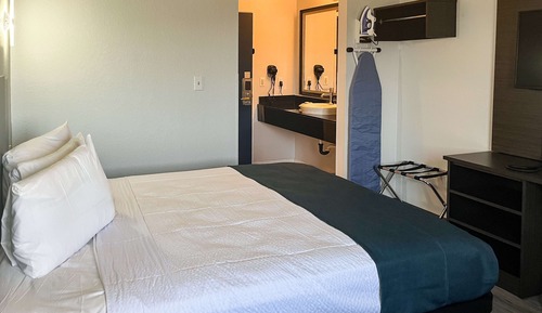 Standard Room, 1 Queen Bed, Non Smoking