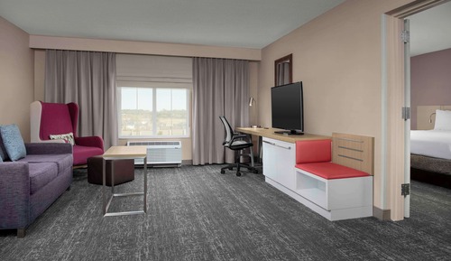 Suite, 1 King Bed with Sofa Bed, Bathtub (Mobility & Hearing)