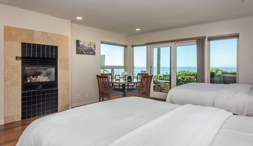 Deluxe Room, 2 Queen Beds, Patio, Ocean View