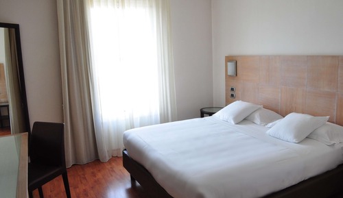 Comfort Room, 1 Queen Bed