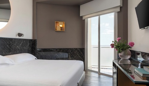 Superior Double or Twin Room, Partial Sea View