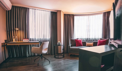 Family Room (3 adults)