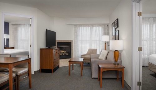 Suite, 2 Bedrooms, Fireplace (Mobility Accessible, Tub)