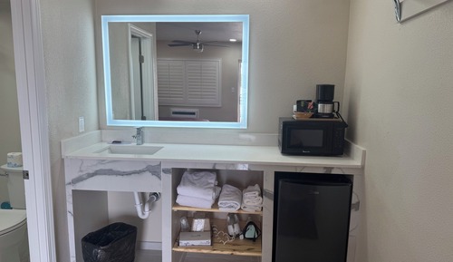 Standard Room, 1 Queen Bed