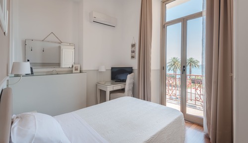Single Room, Sea View