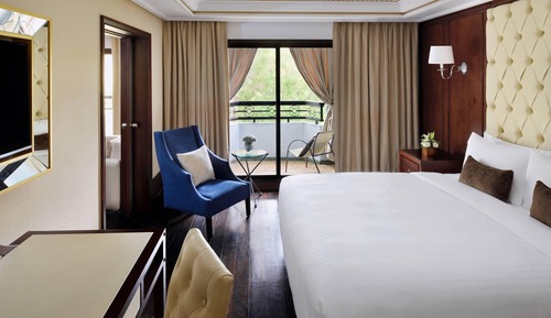Executive Suite, 1 King Bed with Sofa bed, Balcony