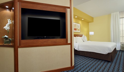 Standard Room, 1 King Bed with Sofa bed, Non Smoking (Mobility Accessible, Roll-in Shower)