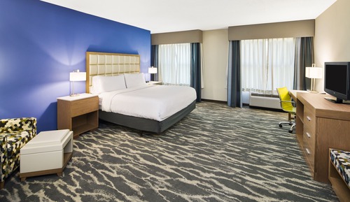 Standard Room, 1 King Bed, Hearing Accessible (Accessible Tub)