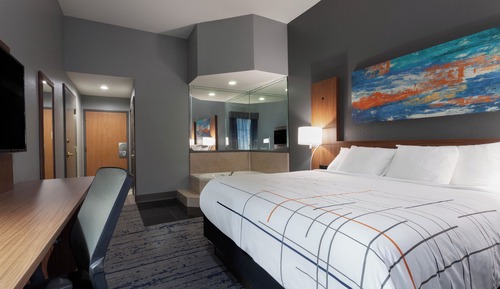 Superior Studio Suite, 1 King Bed, Non Smoking, Jetted Tub