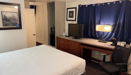 Signature Room, 1 King Bed, Non Smoking