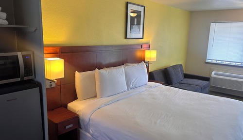 Signature Room, 1 King Bed, Non Smoking, Lake View