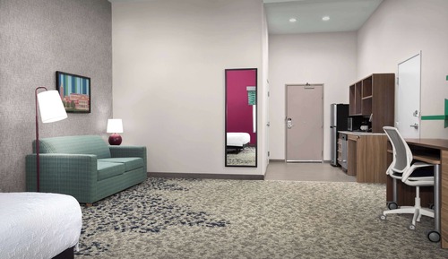 Studio, 1 King Bed (Roll-In Shower)