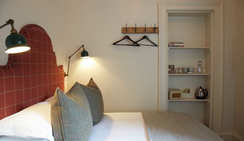 Petite Double (located at 4 West Coates)