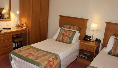 Twin Room, Ensuite (Single Beds)