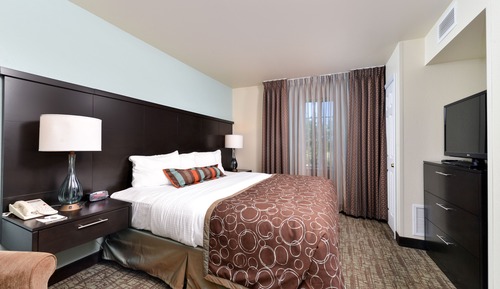 Suite, 2 Bedrooms, Accessible, Kitchen (Mobil, Comm, Access Tub, Kitchen)